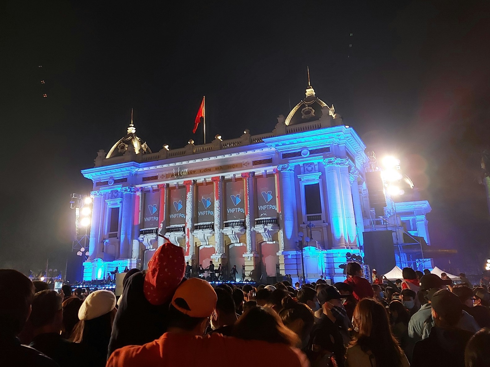 GIÁNG SINH 2020: VNPT PAY “CHÁY” CÙNG HÀNG NGÀN KHÁN GIẢ TẠI QUẢNG TRƯỜNG NHÀ HÁT LỚN HÀ NỘI